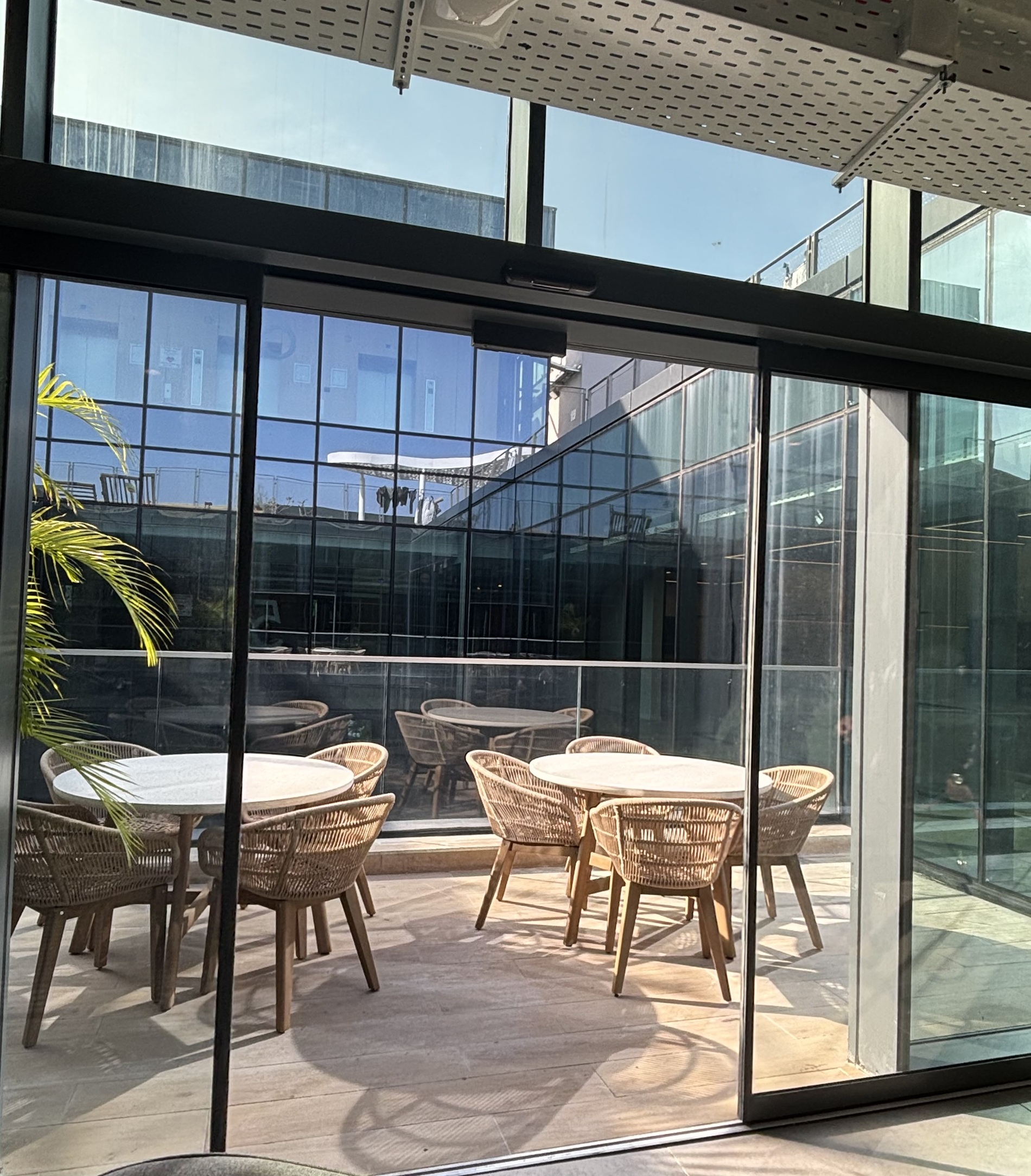 דלת אוטומטית 